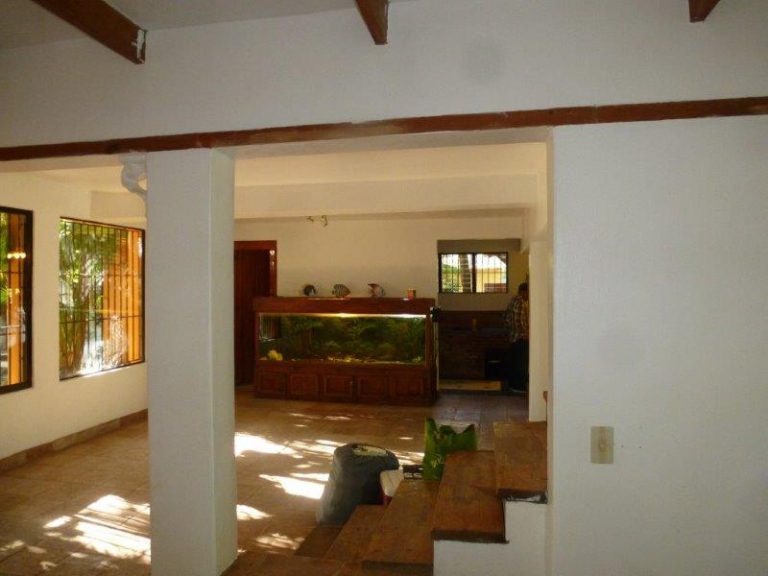 Preciosa casa de 2 niveles a orilla del rio Jimenoa