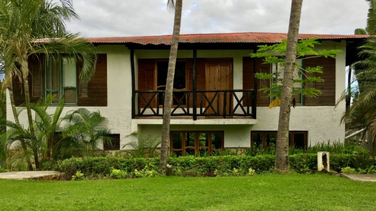 ¡Hermosa propiedad campestre en lomas Hato Damas... con impresionante vista de Santo Domingo!