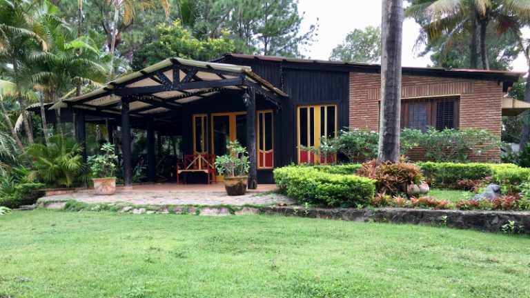 ¡Hermosa propiedad campestre en lomas Hato Damas... con impresionante vista de Santo Domingo!