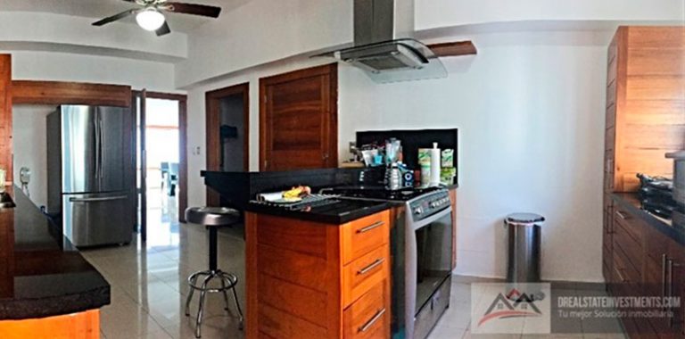 Se vende amplio apartamento totalmente amueblado